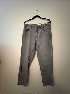 Zara Women’s Straight-Leg Gray Jeans Size 34